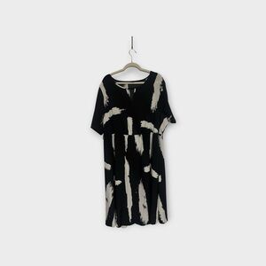 BloomChic Black and White Brushstroke Dress